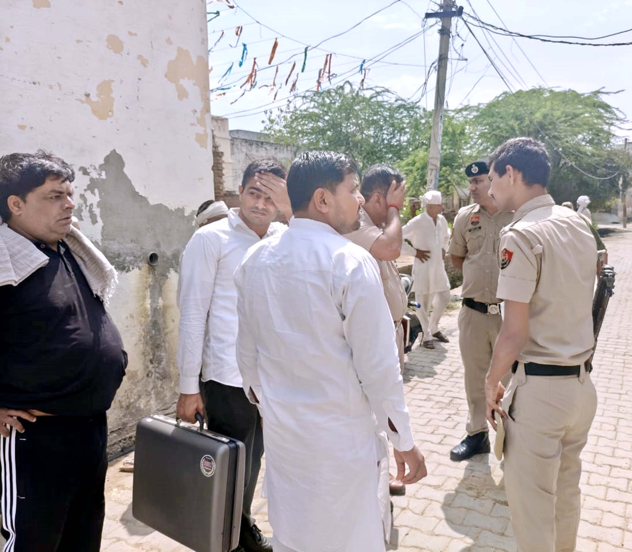 Safidon पहली पत्नी से बच्चे न होने पर गत 2 मार्च को लाया था दूसरी पत्नी Husband Attacked His 2 Wife Safidon