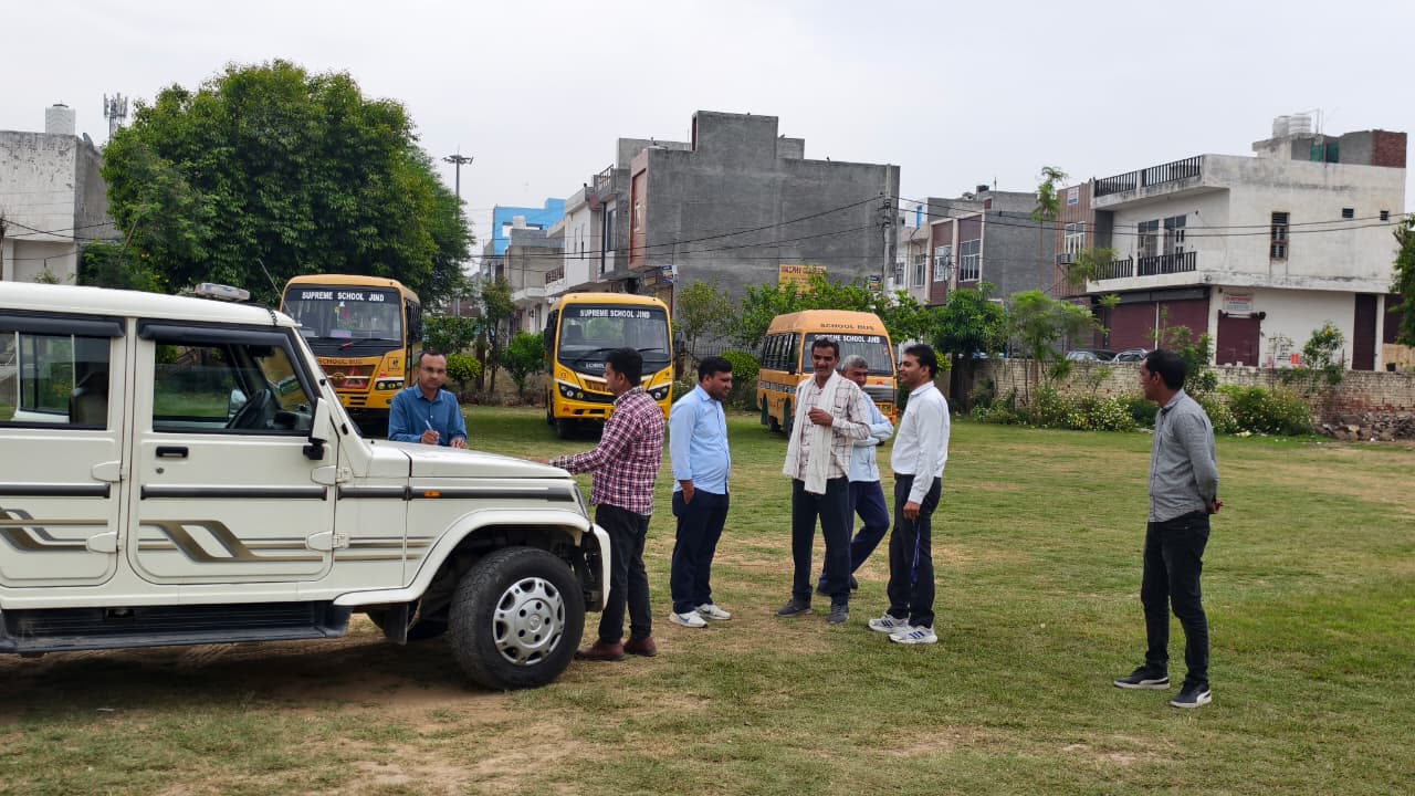 School Bus Inspection Drive: दो स्कूलों में 27 बसों की जांच