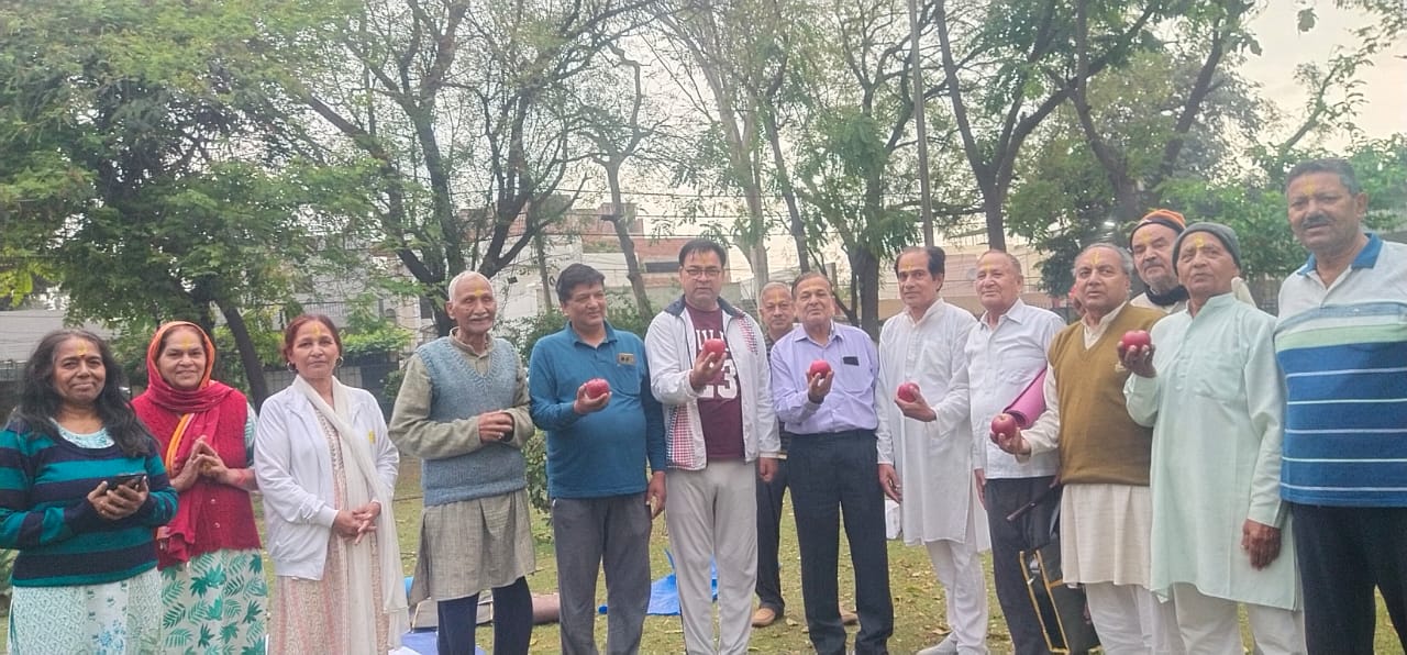 Ghaziabad : राजनगर औषधि पार्क में योग साधकों ने हर्षोल्लास के साथ मनाया हिंदू नव वर्ष 2083 Yoga practitioners at Rajnagar Auxiliary Park