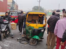 Jind : कार ने मारी टक्कर आटो चालक घायल Auto driver injured after being hit by a car