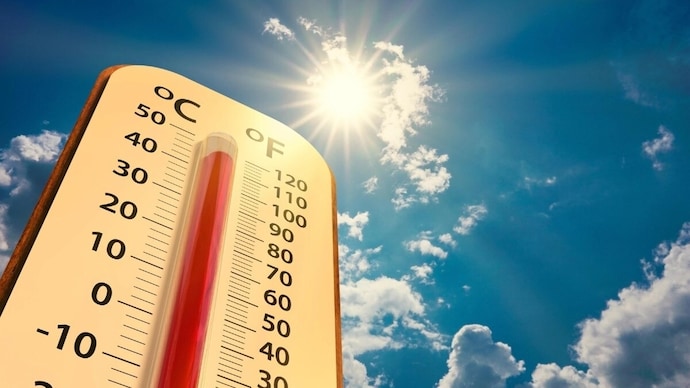 Heat Wave Alert: उत्तर भारत में भीषण गर्मी का कहर, दिल्ली में 45°C तक पहुंच सकता है तापमान